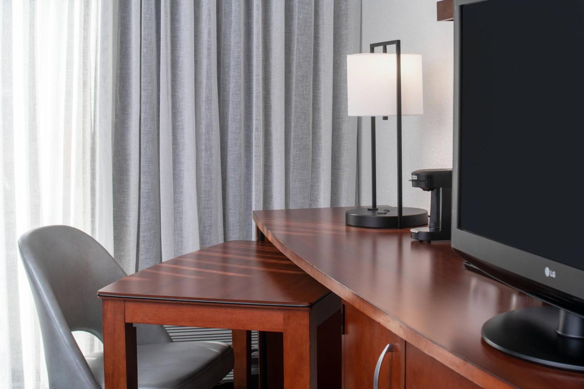 Courtyard By Marriott Dulles Airport Herndon/Reston Экстерьер фото